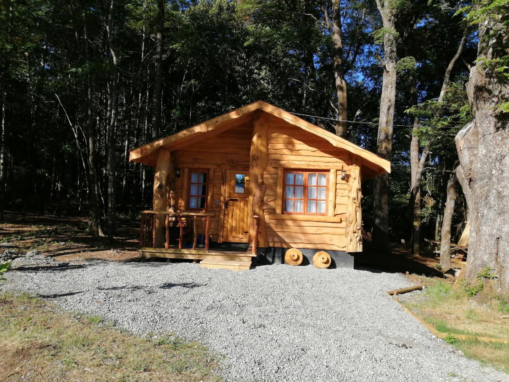 Cabañas Los Canelos Pucon, Hermosa Granja de 20 hectaréas a orillas del Río Liucura Exterior foto